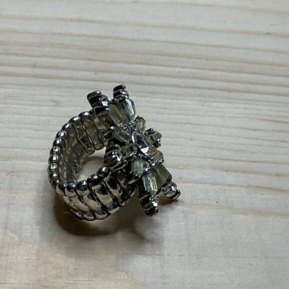 Vintage Silver-Tone Snowflake Stretch Ring With Rhinestone Accents - Picture 2 of 6